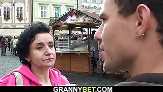 Hairy pussy granny tourist screwed on high the floor
